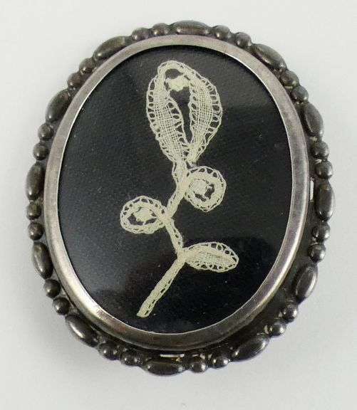 VINTAGE STERLING BROOCH