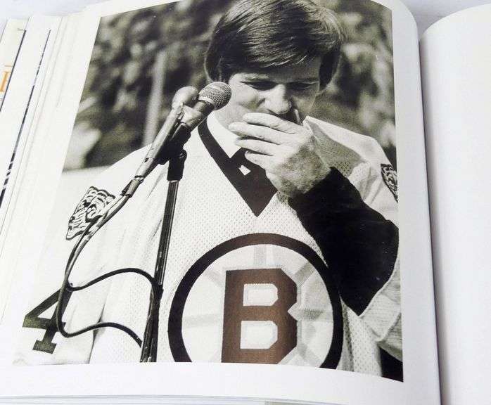 BOBBY ORR SIGNED BOOK