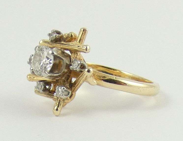 LADIES' VINTAGE DIAMOND RING