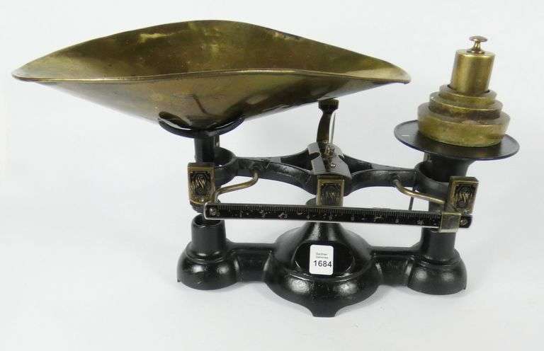 ANTIQUE COUNTER-TOP SCALE