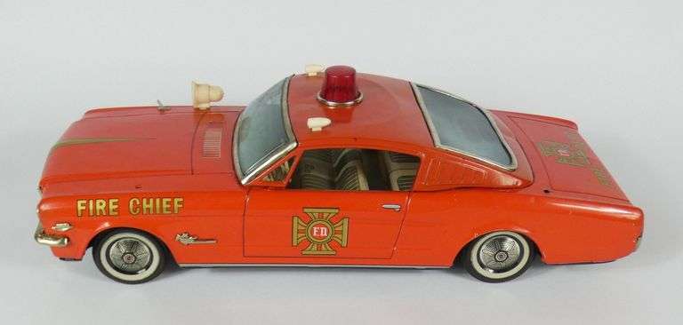 2 LARGE TINPLATE TOY CARS