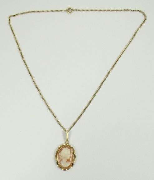 GOLD CAMEO ON CHAIN