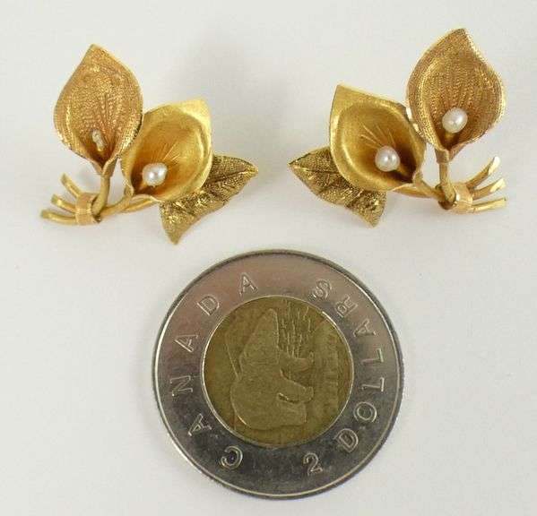 PAIR GOLD EARRINGS