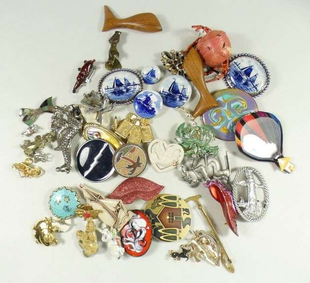 BROOCHES & PINS