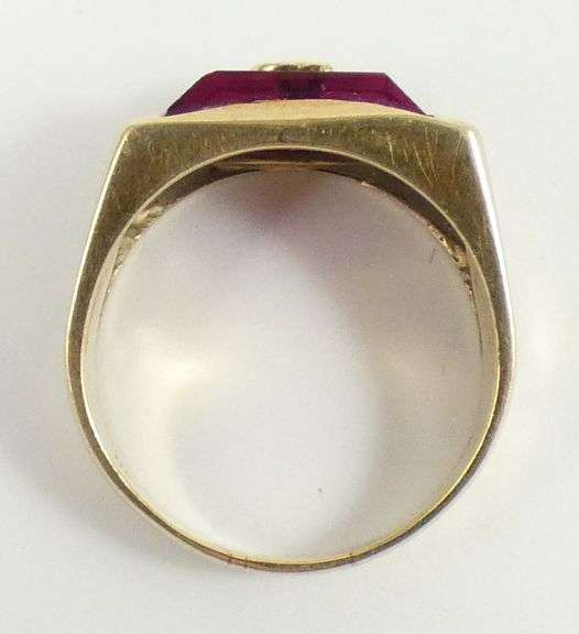 MEN'S GOLD SIGNET RING