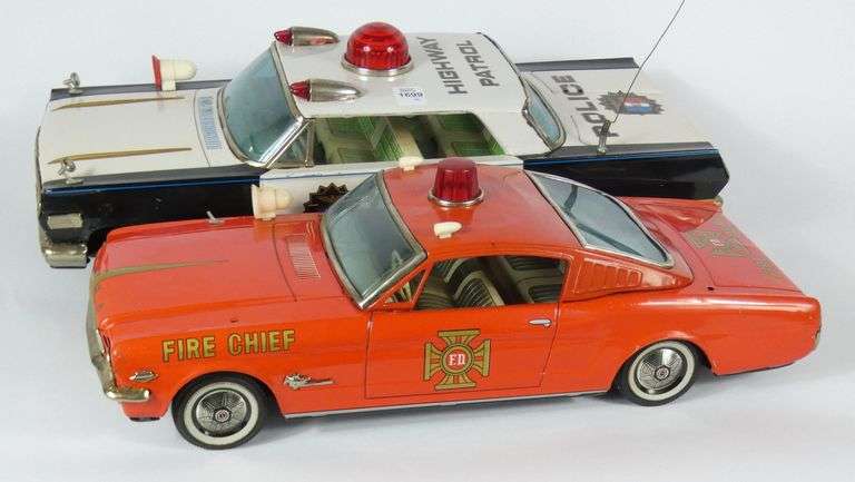 2 LARGE TINPLATE TOY CARS