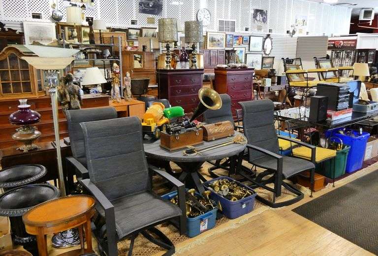 FINE FURNISHINGS, DECORATIVE ARTS, RUGS, ARTWORK & COLLECTIBLES