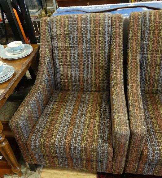 PAIR OF MODERN LOUNGE CHAIRS