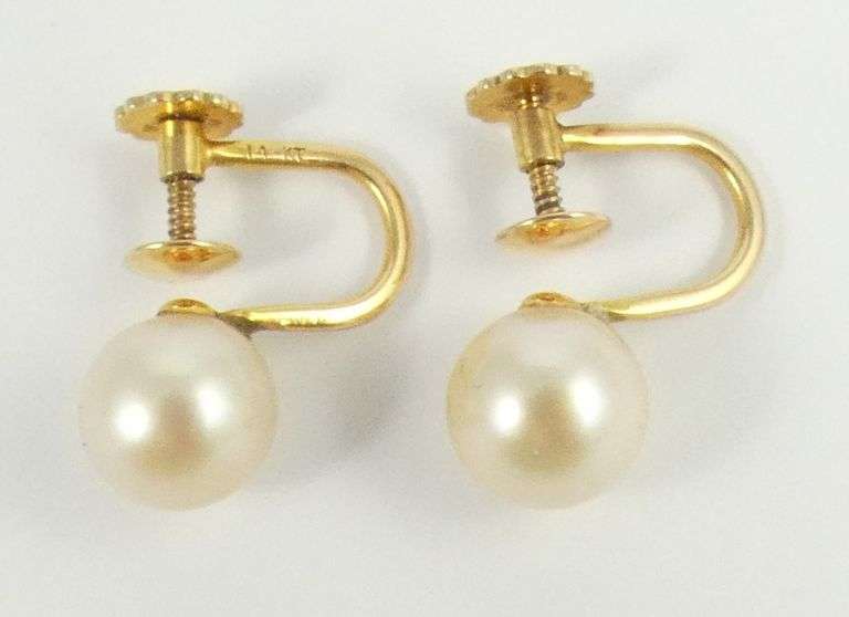 PAIR PEARL EARRINGS