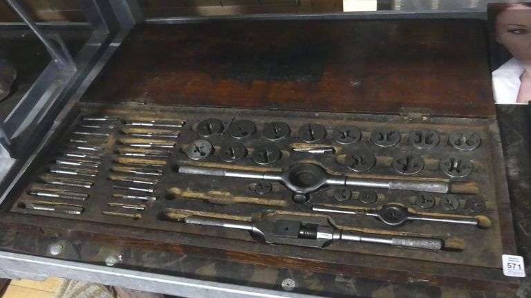 ANTIQUE MACHINIST'S TAP AND DIE SET