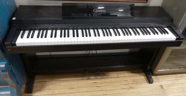 YAMAHA CLAVINOVA