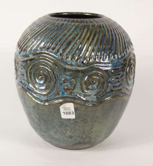 ART POTTERY VASE
