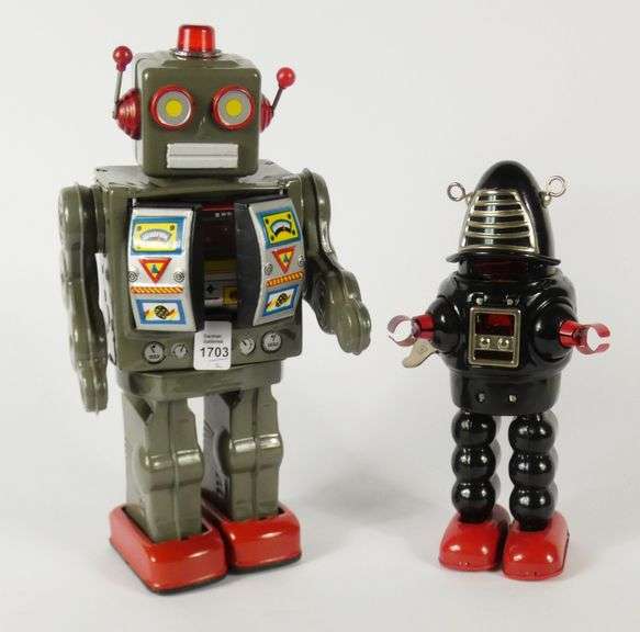 2 TOY ROBOTS