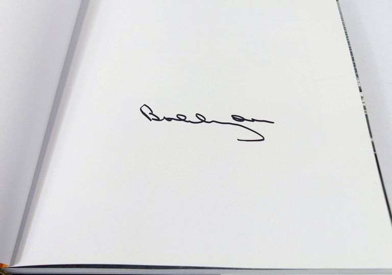 BOBBY ORR SIGNED BOOK