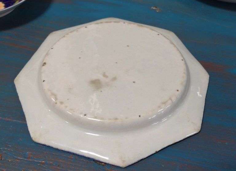 SIX PIECES OF ANTIQUE CHINA
