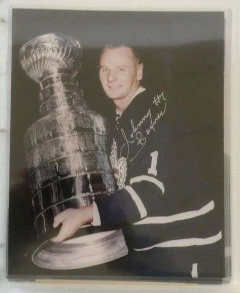 BINDER OF TORONTO MAPLE LEAFS AUTOGRAPHED PHOTOS