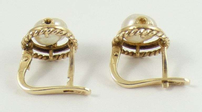 PAIR GOLD EARRINGS