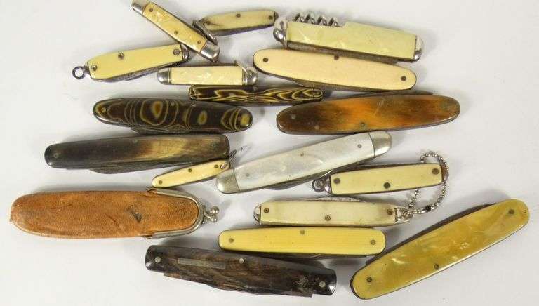 17 POCKET KNIVES