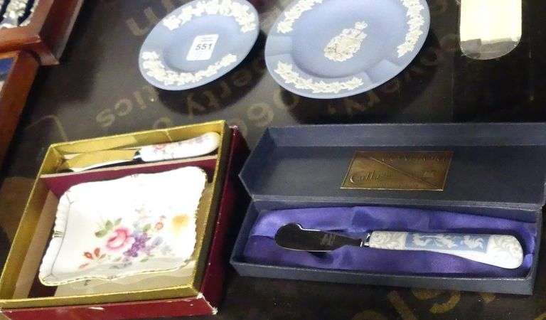 FIGURINES AND TABLE ACCESSORIES