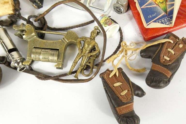 COLLECTIBLES & CURIOS