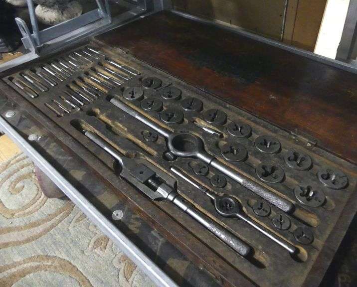 ANTIQUE MACHINIST'S TAP AND DIE SET