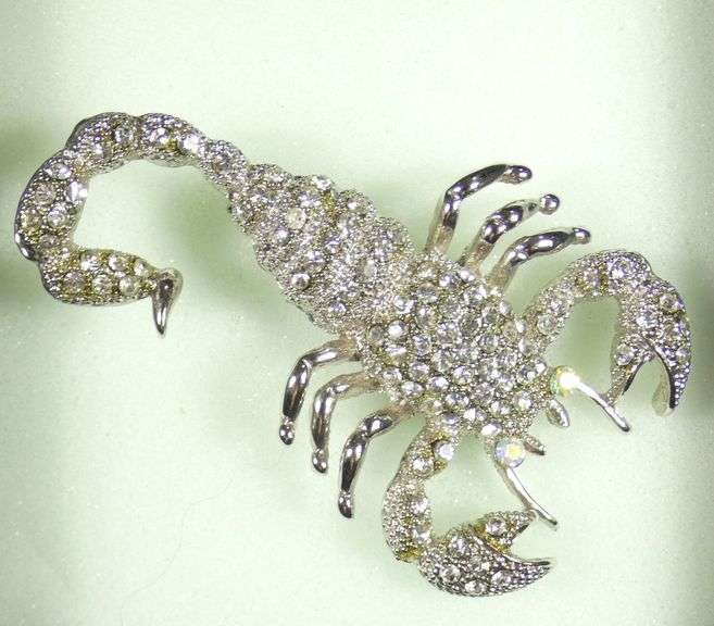 FASHION BROOCHES
