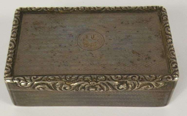 ANTIQUE SILVER SNUFF BOX