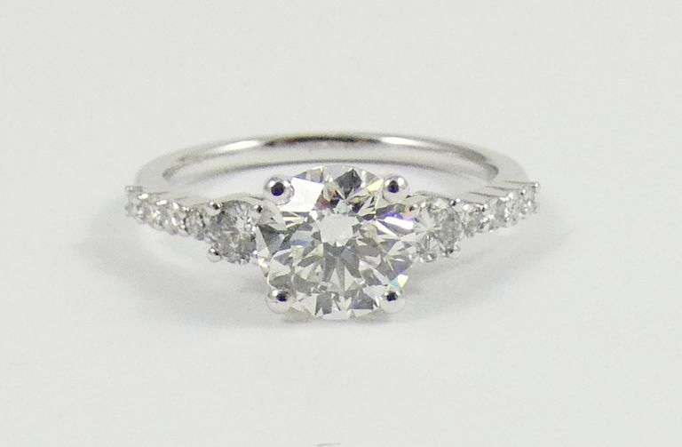 VALUABLE DIAMOND RING