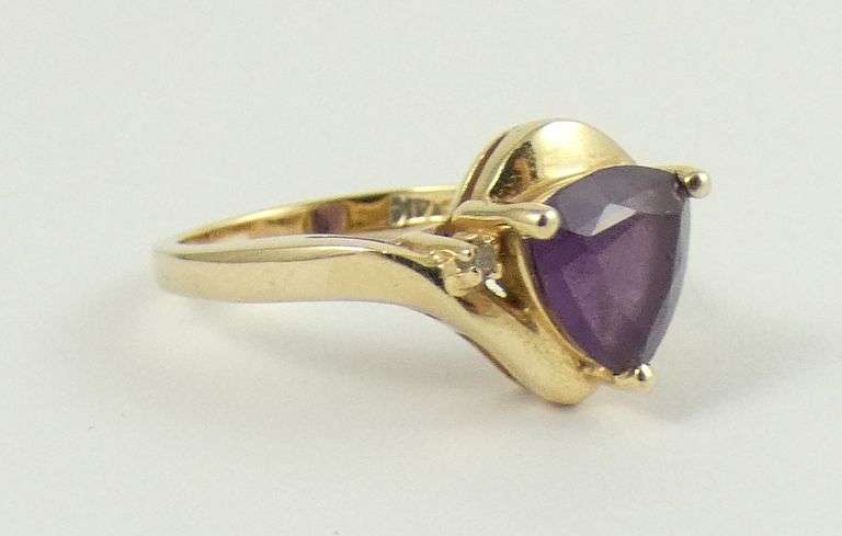 LADIES' AMETHYST RING
