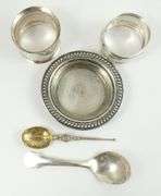 NAPKIN RINGS, SPOONS, DISH