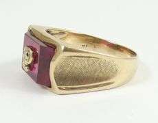 MEN'S GOLD SIGNET RING