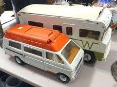 TWO VINTAGE TONKA TOYS