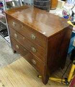 GEORGIAN CHEST OF DRAWERS