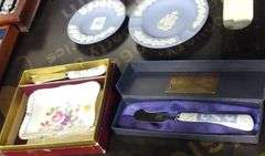 FIGURINES AND TABLE ACCESSORIES