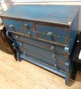 SHABBY CHIC BONNET CHEST
