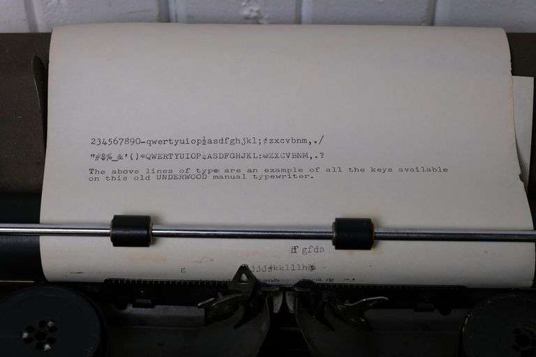 UNDERWOOD TYPEWRITER