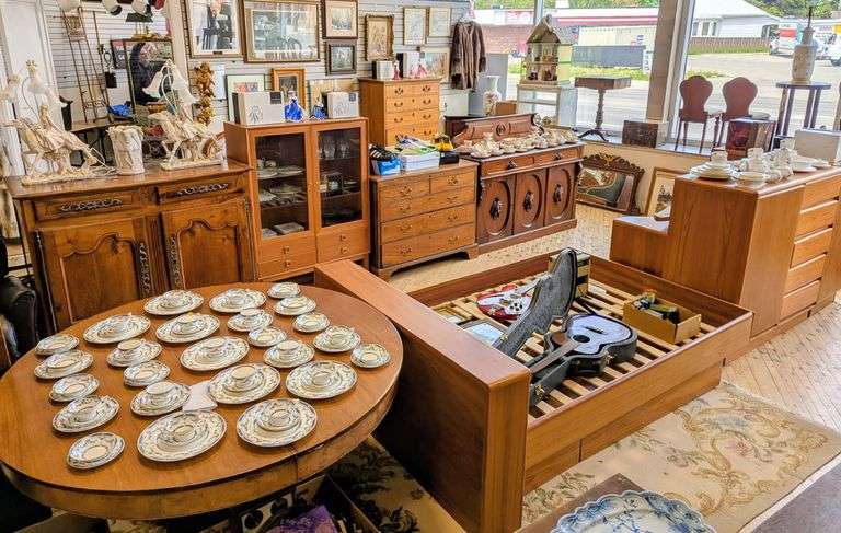 ANTIQUE & MCM FURNISHINGS, DECORATIVE ARTS & COLLECTIBLES