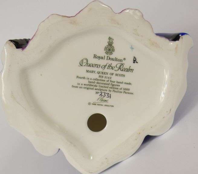 DOULTON "MARY QUEEN OF SCOTS"