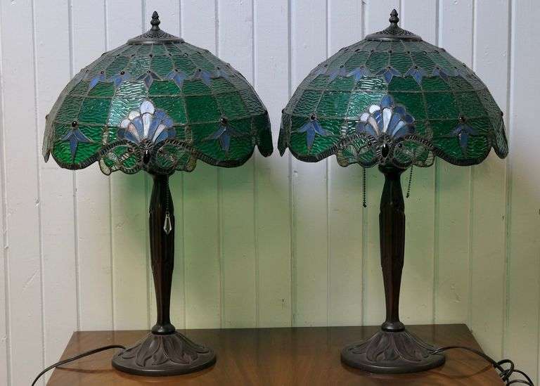 PAIR OF TIFFANY STYLE LAMPS