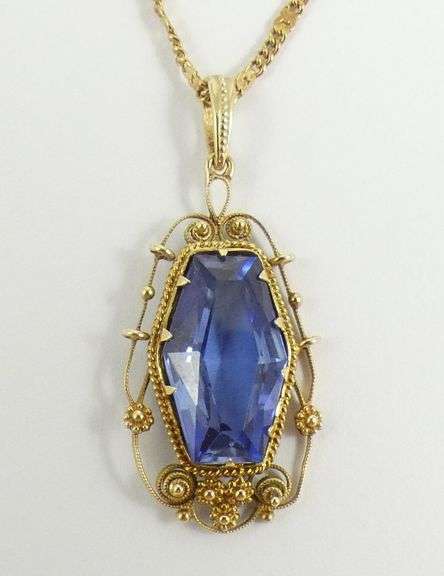 PENDANT NECKLACE