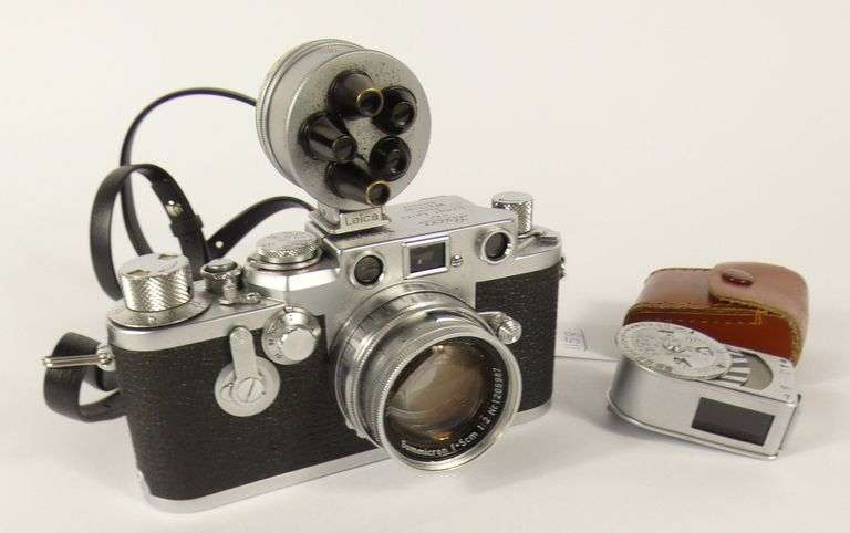 LEICA 35MM CAMERA