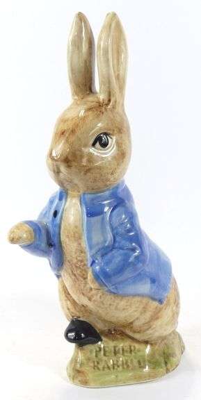 COLLECTIBLE FIGURINE "PETER RABBIT"