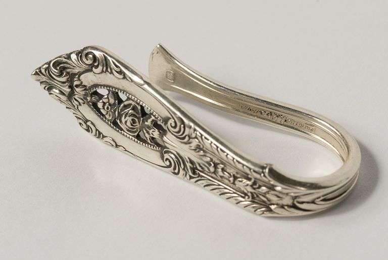 SET OF EIGHT WALLACE "ROSE POINT" STERLING NAPKIN RINGS