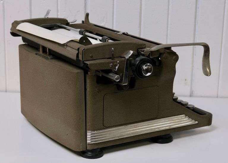 UNDERWOOD TYPEWRITER