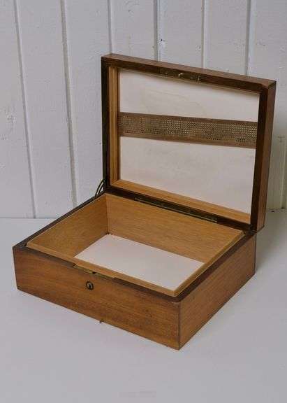 CIGAR HUMIDOR