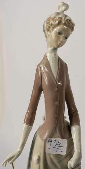 ROYAL DOULTON & LLADRO FIGURINES
