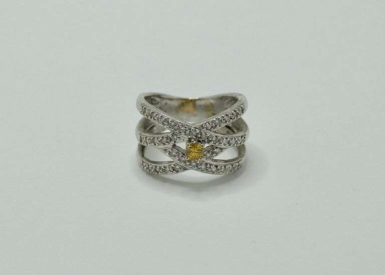 18KT DIAMOND RING