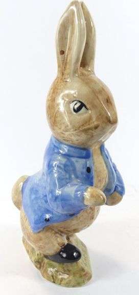 COLLECTIBLE FIGURINE "PETER RABBIT"
