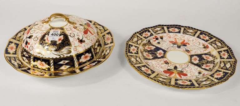 TWO PIECES OF ROYAL CROWN DERBY 2451 IMARI CHINA
