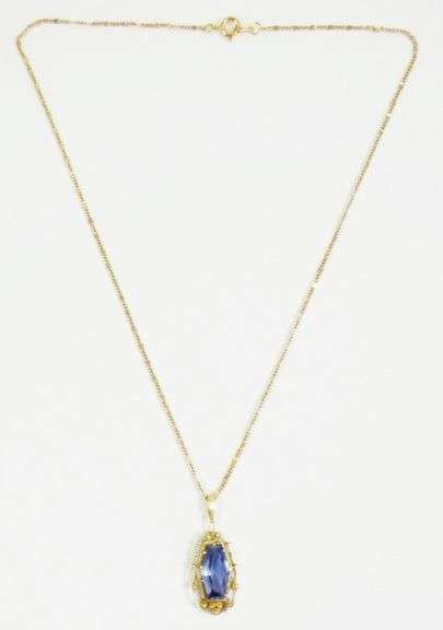 PENDANT NECKLACE
